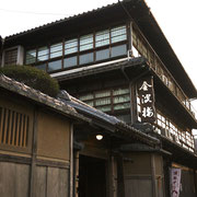 お世話になった老舗旅館「金波楼」