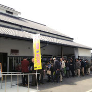 開場時間前に、既に長い行列が！