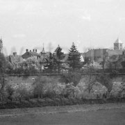 Blieck auf die Westerholtsche Wiese mit Stadtmauer.