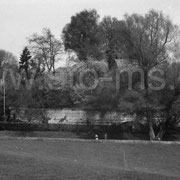 Blieck auf die Westerholtsche Wiese mit Stadtmauer. Links die alte Badeanstalt.