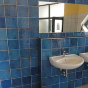 Eingangsbereich D/H mit Handwaschbecken © Naturcamping Zwei Seen