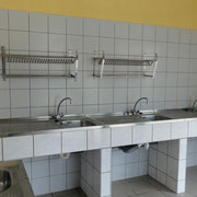 Abwaschraum - im neuen Sanitärhaus befinden sich Außenspülen @ Naturcamping Zwei Seen
