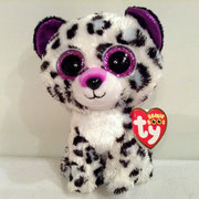 Violet: "My fur is the prettiest in all of the land, and I'm the best looking in my marching band!"