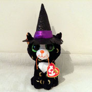 Pandora: "Do you like my witches hat? You'll never see a cat like that!"
