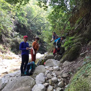 渡渉点で小休止