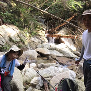 渡渉点で小休止