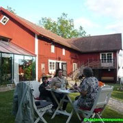 Casa restaurante de madera roja típica de Suecia, en Eskilstuna