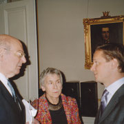 Komponist Mauricio Kagel, Frau Kagel, Carl Grouwet; bei der Verleihung des Rolf Schock Prize an Mauricio Kagel, Stockholm, 27. Oktober 2005