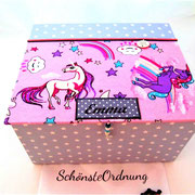 Einhorn Kinderschmuckbox auf Rosa Regenbogen und Sterne auf grau,  personalisierbar,  Gr. M / L / XXL - Luxus Gr. M / L / XXL