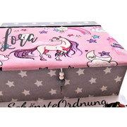 Weihnachtsgeschenk, Kinderschmuckkasten M weißes Einhorn auf Rosa Regenbogen und Sternchen auf grau OHNE Lederband, personalisierbar