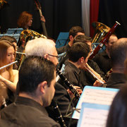 Músicos tocando una marcha.