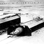 Baza sterowców w Seddin-Jeseritz. Po lewej hangar "Selinda", po prawej "Selim".