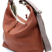 Taschenfarbe: BRAUN (hier Gurt festgenietet, verstellbar, Gurtfarbe: Yuma)