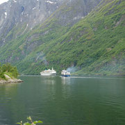 Gudvangen - Navires qui sillonnent le Naeroyfjord -