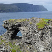 Ile de Mageroy - Skarsvag - Kirkeporten(la porte de l'église): arche naturelle en forme de portail, qui domine la mer -