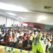 Los mejores estudiantes del Cantón Pichincha (Manabí, Ecuador) en el salón principal del Palacio Municipal.