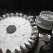 Schoggikuss-Torte ( mit Mohrenkopf Hergestellt) 26cm Durchmesser/12Pers Fr.42.--
