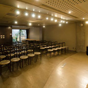 ［貸しホール、貸し教室、貸しスタジオ、多目的スペース、レンタルスペース］里夢の出演袖からステージ