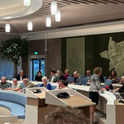 Voor aanvang van de eerste vergadering in de nieuwe raadzaal