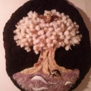 Yggdrasil,mijn interpretatie van de levensboom uit de noordse mythologie. Geheel gemaakt uit zelfgewassen en geverfde schapenwol (55 cm hoog, 44 cm breed)