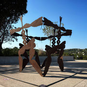 SETCH, Danse rituelle, 210X180X180cm, sculpture en acier découpé patiné. Galerie Gabel, Biot