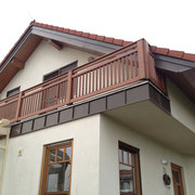 Verkleidung Giebelsparren und Holzverkleidung Balkon mit Aluminium - PREFA braun