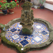 fontaine en mosaïque avant réahabilitation