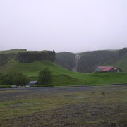 Kirkjubaejarlaustur - La cascade près du camp