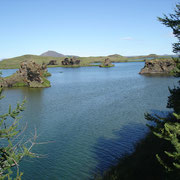 Colonnes de tuf dans le lac Myvatn