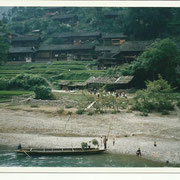 Villaggio Miao sul fiume - Miao village on the river banks