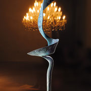 markus priller, o.t., 1/5, 2019, height 180 cm, bronze/iron base, photo©klaus_costadedoi/erlas – erlas galerie