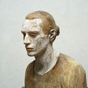 bruno walpoth, "der sachensucher", 2025, 47 x 49 x 28 cm, nussholz/nutwood – erlas galerie