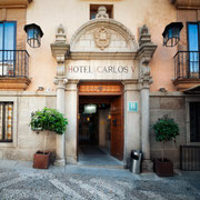 Entrada principal a Hotel Carlos V