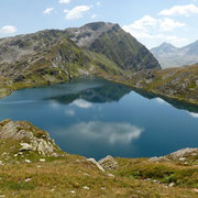 Lago dello Stabbio 2351 m e Pizzo Corandoni