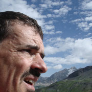 Im Aufstieg zum höchsten befahrbaren Alpenpass Europas...