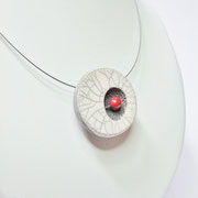 collier en céramique raku blanc et rouge