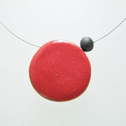 collier contemporain épuré en céramique rouge