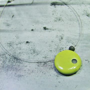 collier d'une perle unique verte et noire
