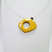 collier pendentif jaune