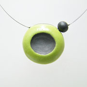 bijou artisanal collier cratère vert et noir en raku