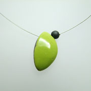 collier en forme de lune vert tendre