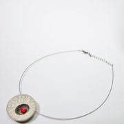 collier blanc craquelé en raku vu de dessus
