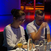 Magic Oli & Steffi Wonder, der Zauberer & Zauberin die Symbiose der Close-Up Magie. Table hopping ist eine Kunst direkt unter den Augen an den Tischen ganz nah dran. Die Tischzauberei kann auch im stehend und auch als Walking Act durchführbar! 