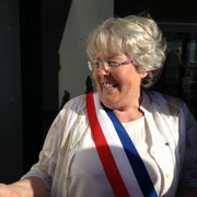 Mme Juin, maire de Condé, heureuse et détendue après avoir mené à bien son projet au milieu des embûches! 