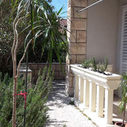 Garten und Parkplatz Pension Batosic Makarska