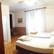 Günstige 3 Bett Zimmer Pension Batosic Bed & Breakfast Makarska