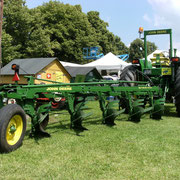 JD Aufsattelpflug F 145H/5, 5scharig mit JD Schlepper 4230 / 118 PS (Made in USA)