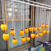 我が家では吊し柿の出来上がるお正月を楽しみにしています。　　　　　　・正月の楽しみに柿吊しけり(和良)