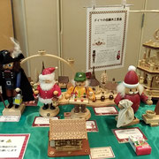 ドイツの手作りのクリスマス飾りはとても繊細で美しかったです。　・器用かなどれも手作りクリスマス(和良)