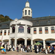 小春日のクリスマスマーケットとなりドイツ館は人人人でした。　　　　・小春かな人人人のドイツ館(和良)